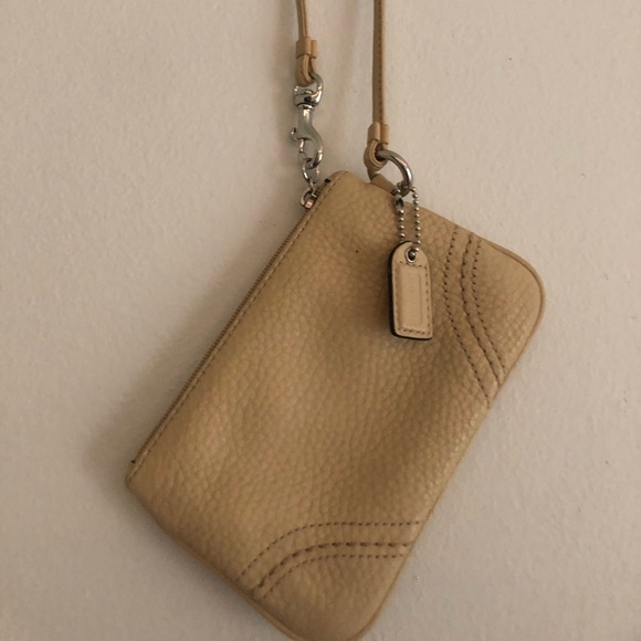 New! Coach Leather Tan Wristlet - Picture 7 of 9